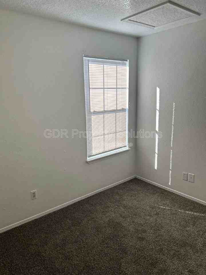 1116 Coal Ave Sw #12 - Photo 7 of 22