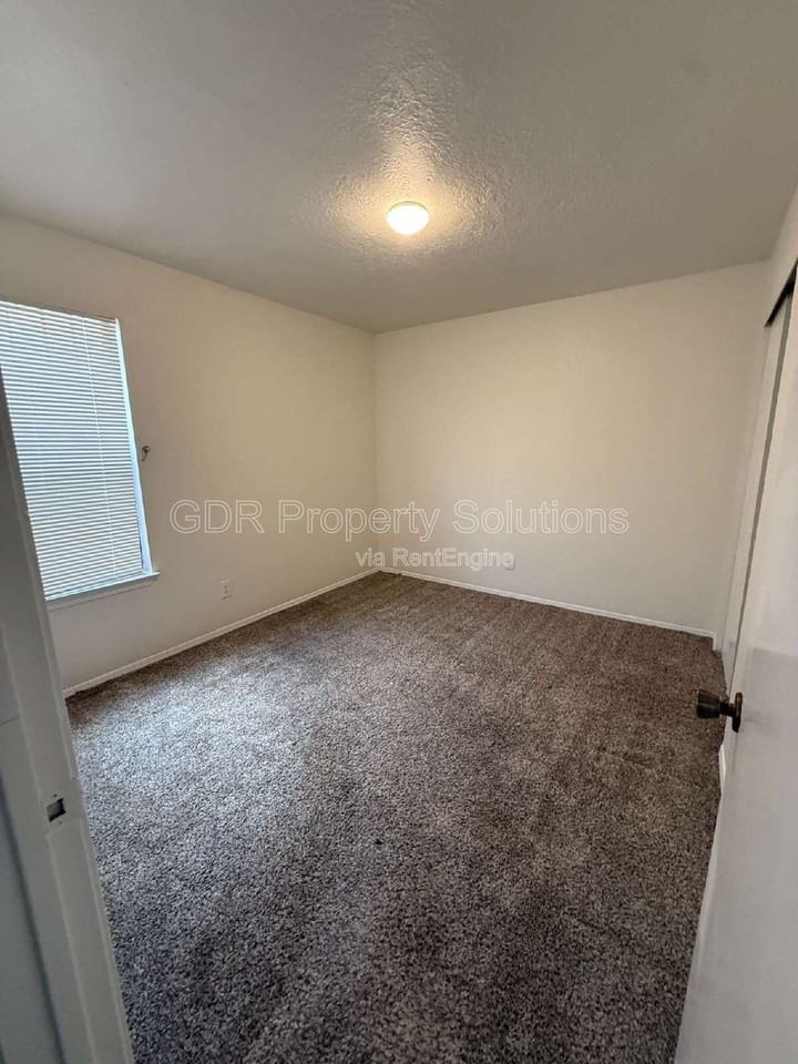 1116 Coal Ave Sw #1 - Photo 4 of 29