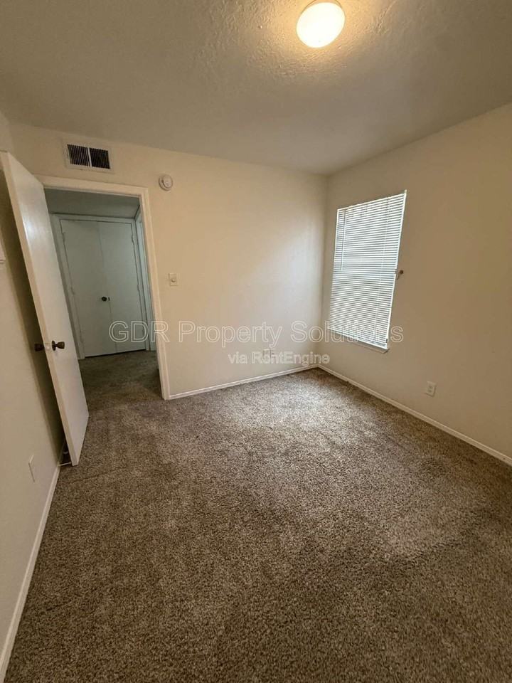 1116 Coal Ave Sw #1 - Photo 6 of 29