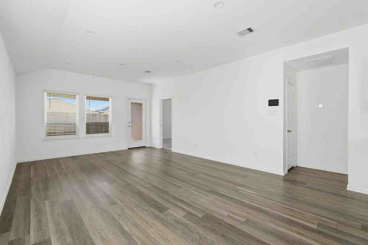 5215 Mossdale Bluff Ln - Photo 4 of 25