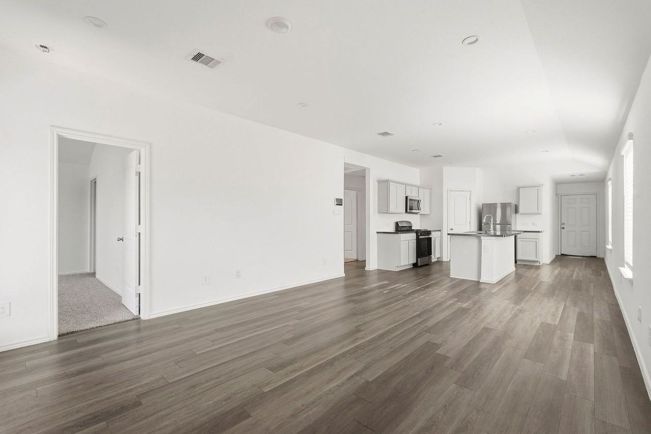 5215 Mossdale Bluff Ln - Photo 5 of 25