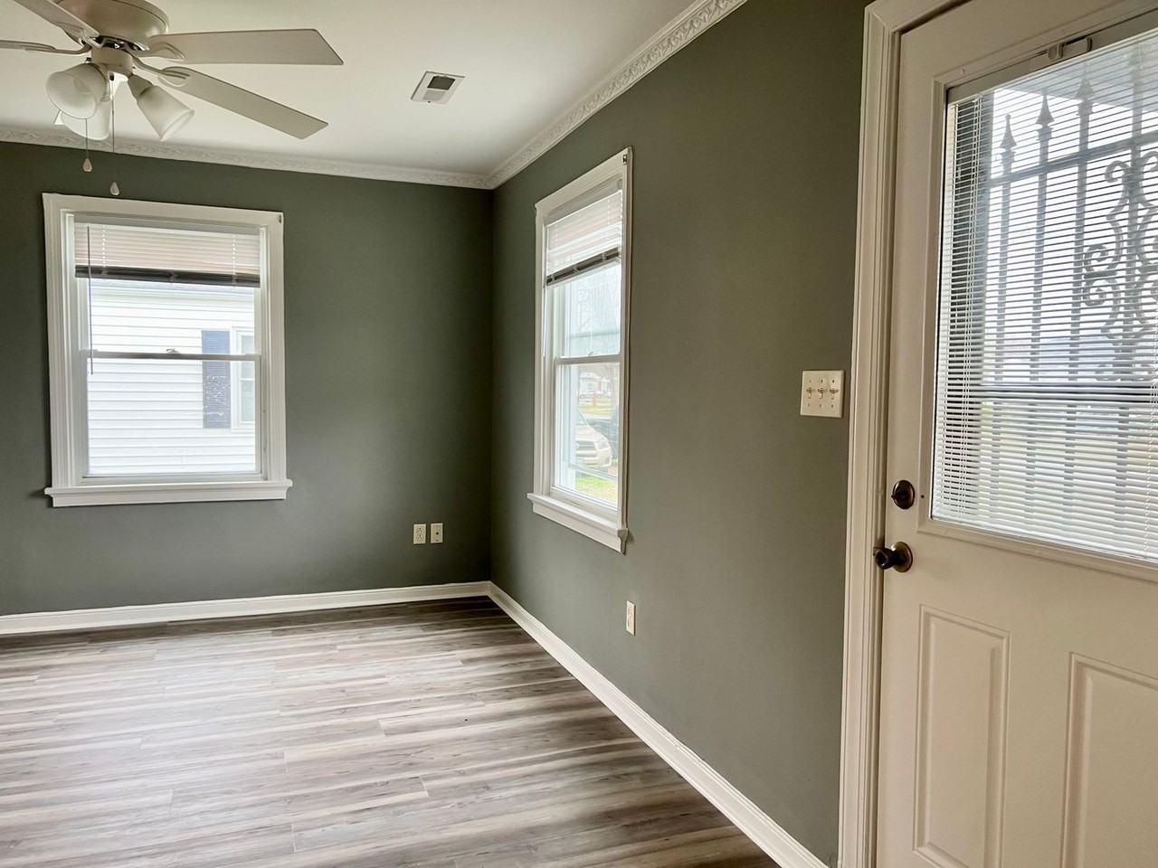 3209 Chesham St - Photo 5 of 27