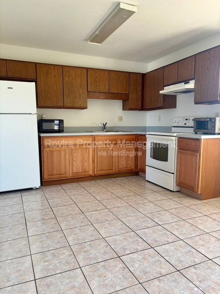 176 Birmingham Dr - Photo 2 of 13