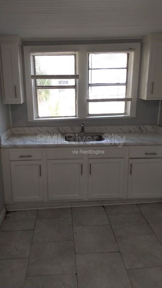 1331 W 25th St - Photo 3 of 15