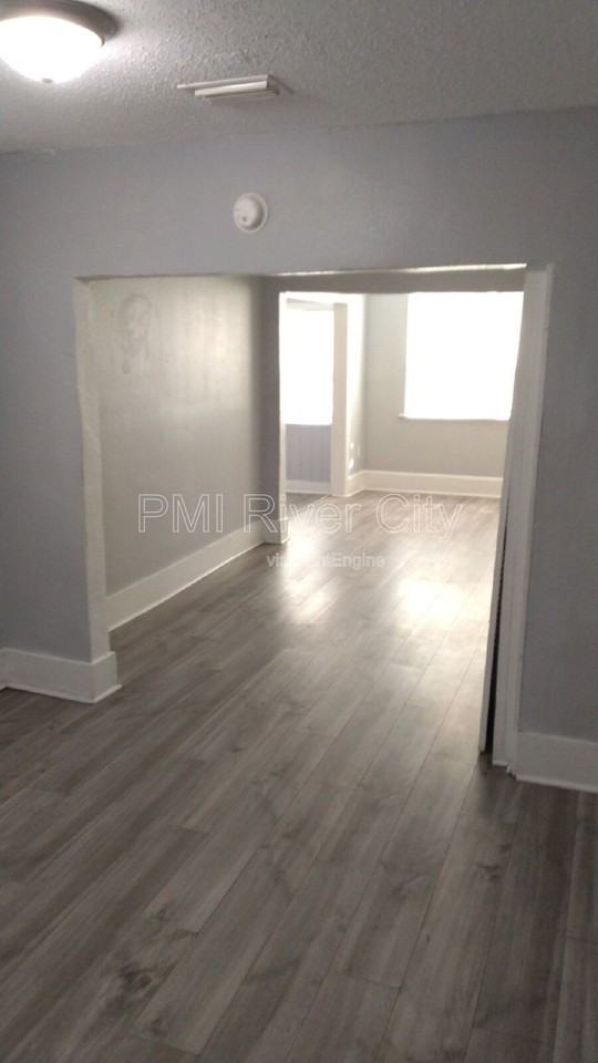 1331 W 25th St - Photo 4 of 15