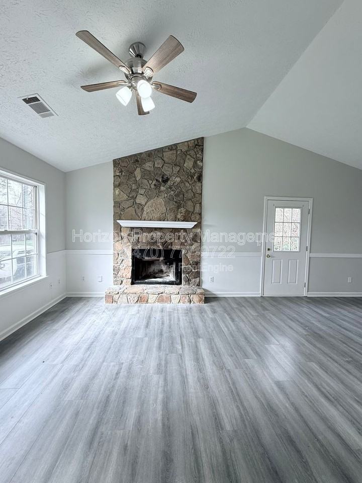 6825 Crystal Cove Trl - Photo 3 of 23