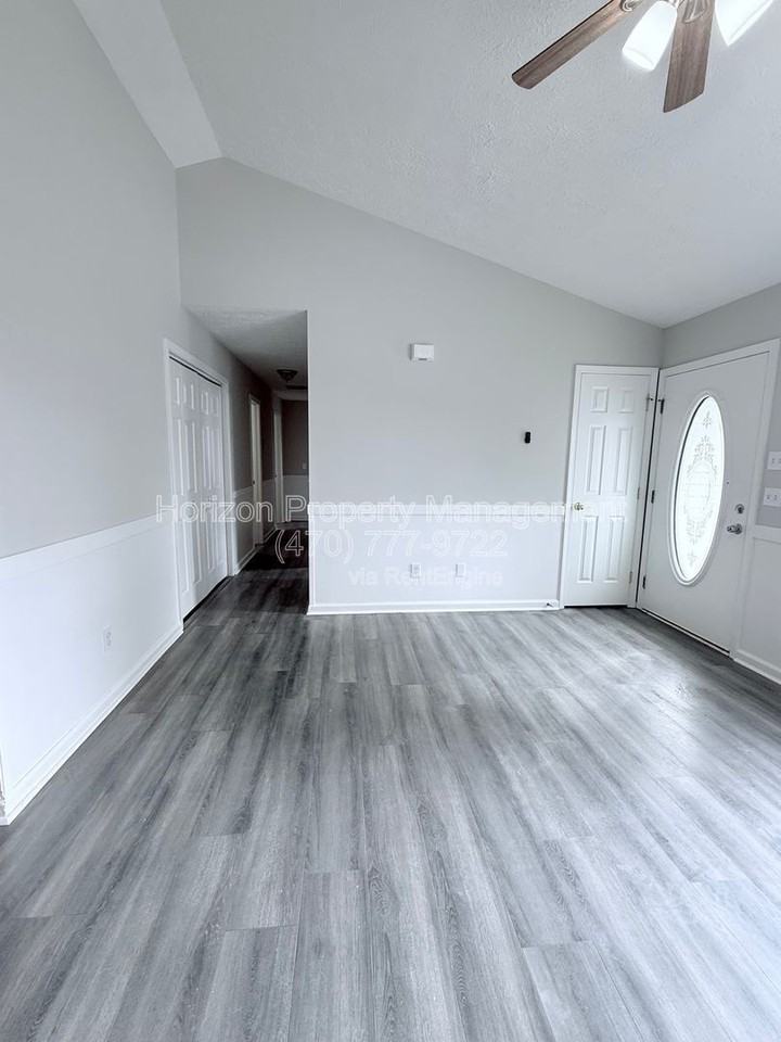 6825 Crystal Cove Trl - Photo 4 of 23