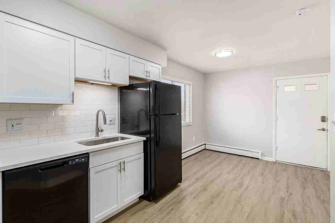 639 Riverview Dr #7 - Photo 4 of 21