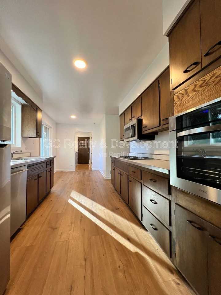 1409 W 53rd Pl - Photo 5 of 20