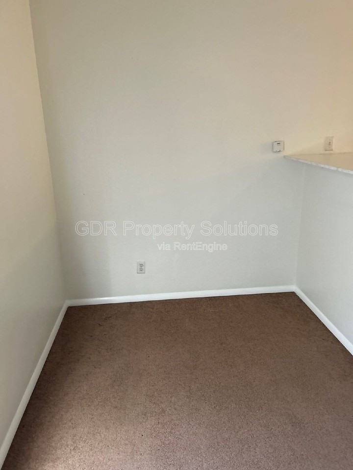 401 14th St Nw #39 - Photo 7 of 14