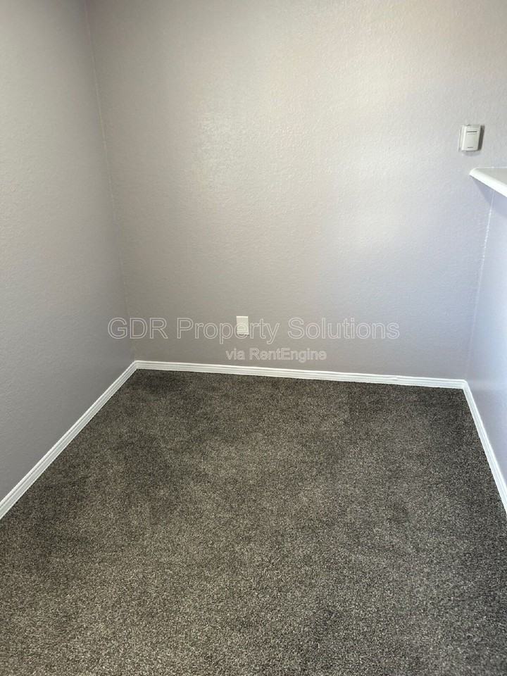 401 14th St Nw #37 - Photo 7 of 16