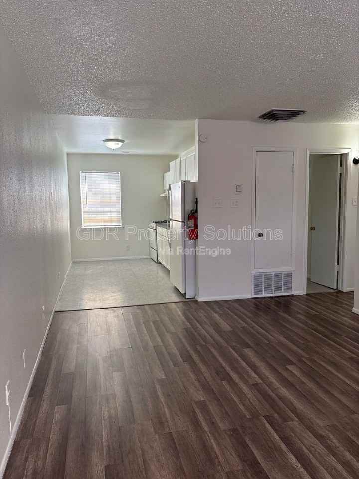 408 Princeton Dr Se #3 - Photo 4 of 16