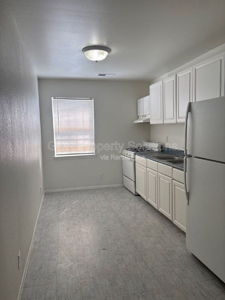 408 Princeton Dr Se #3 - Photo 5 of 16