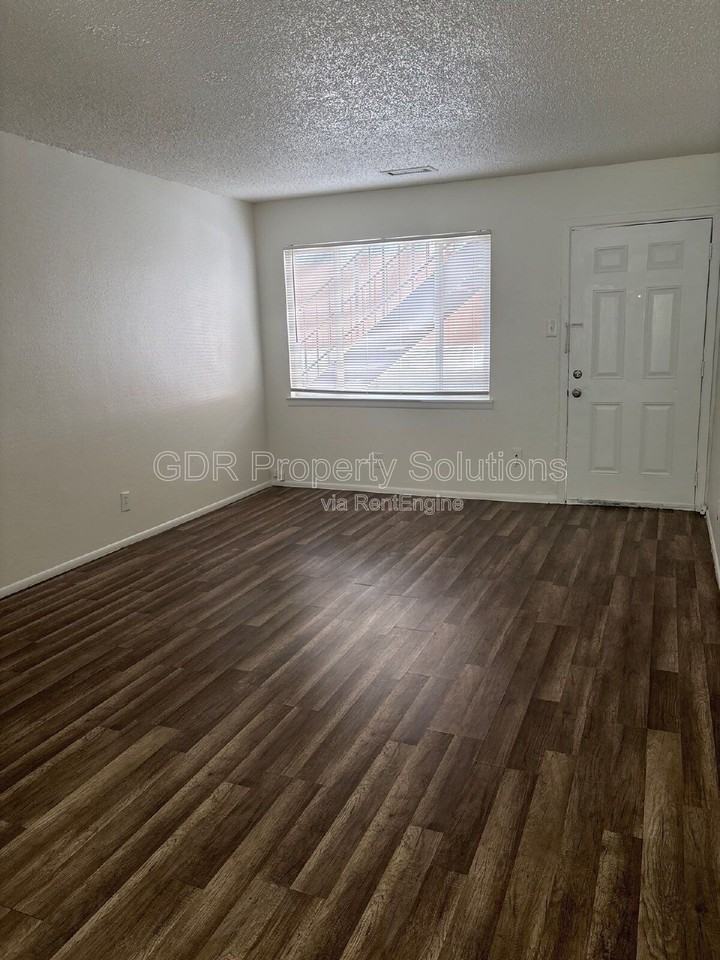 408 Princeton Dr Se #3 - Photo 7 of 16