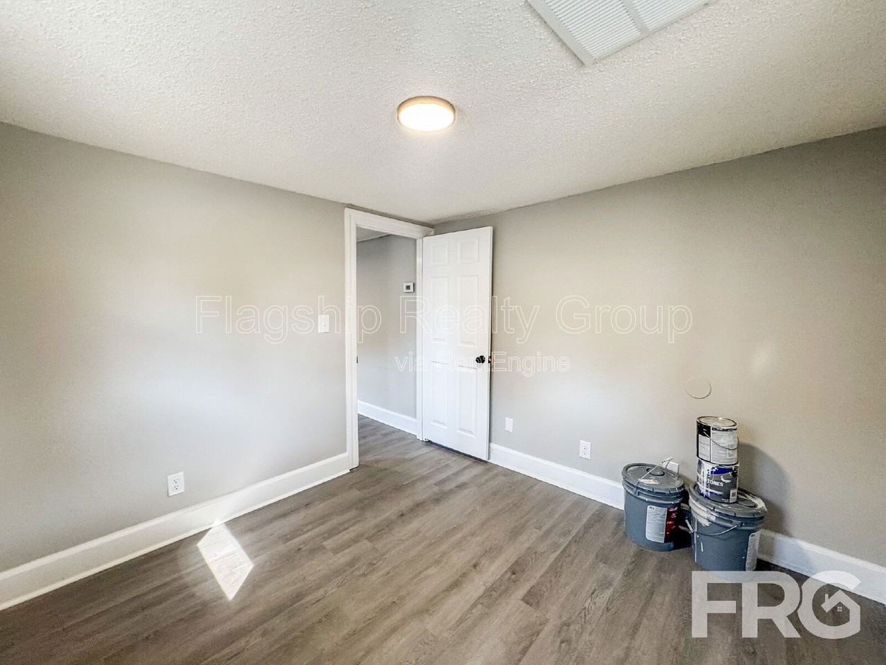 600 Howell St #A - Photo 4 of 35
