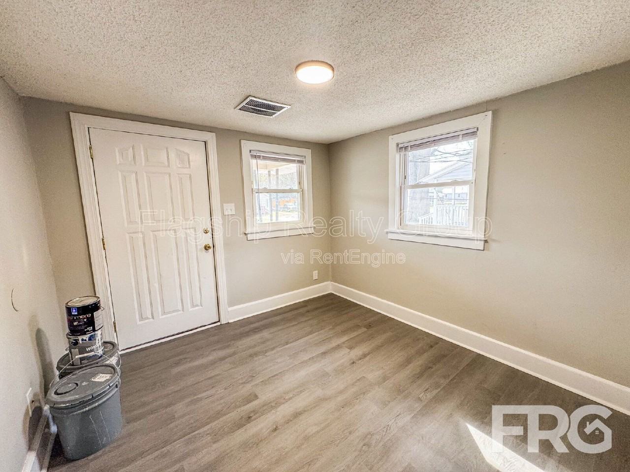 600 Howell St #A - Photo 6 of 35