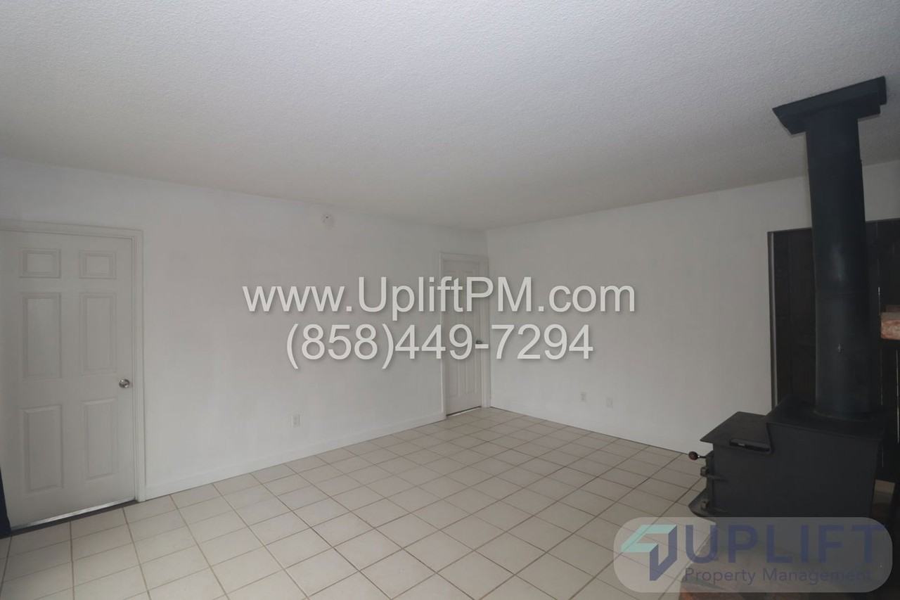 1831 Lilac Rd - Photo 5 of 18