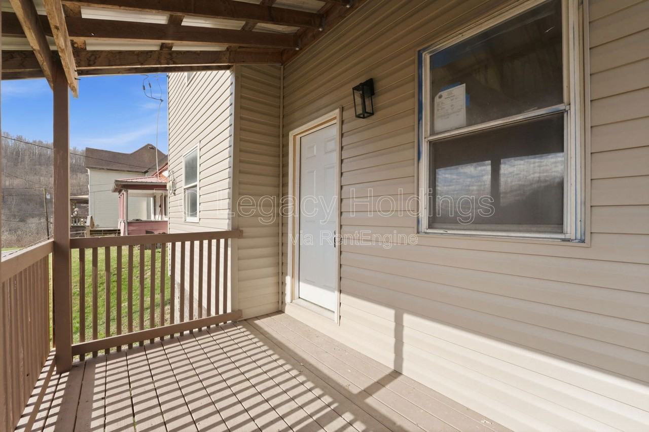 45 Lincoln St - Photo 6 of 36