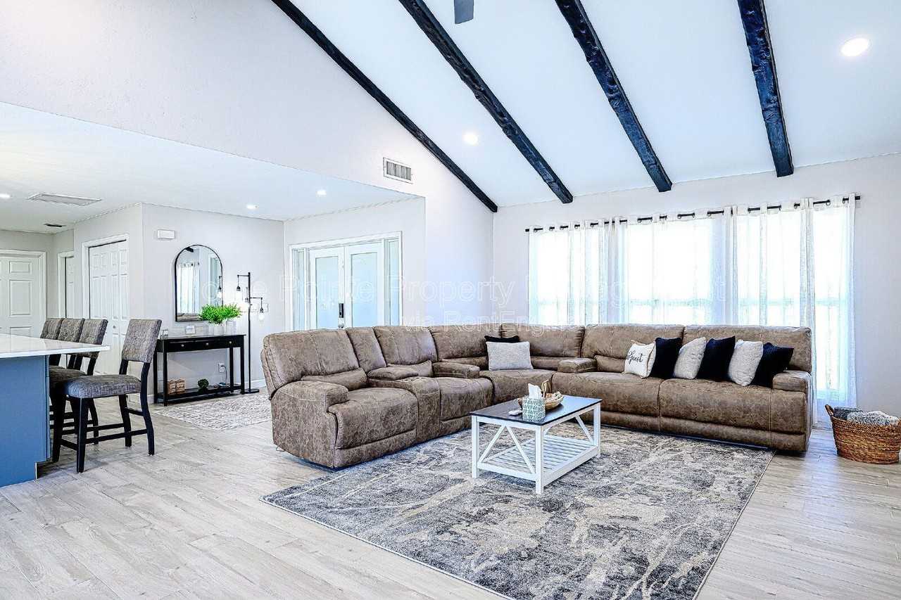 4715 Swordfish St - Photo 4 of 33