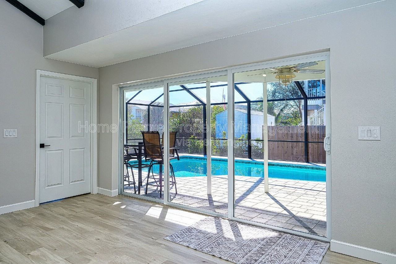 4715 Swordfish St - Photo 5 of 33