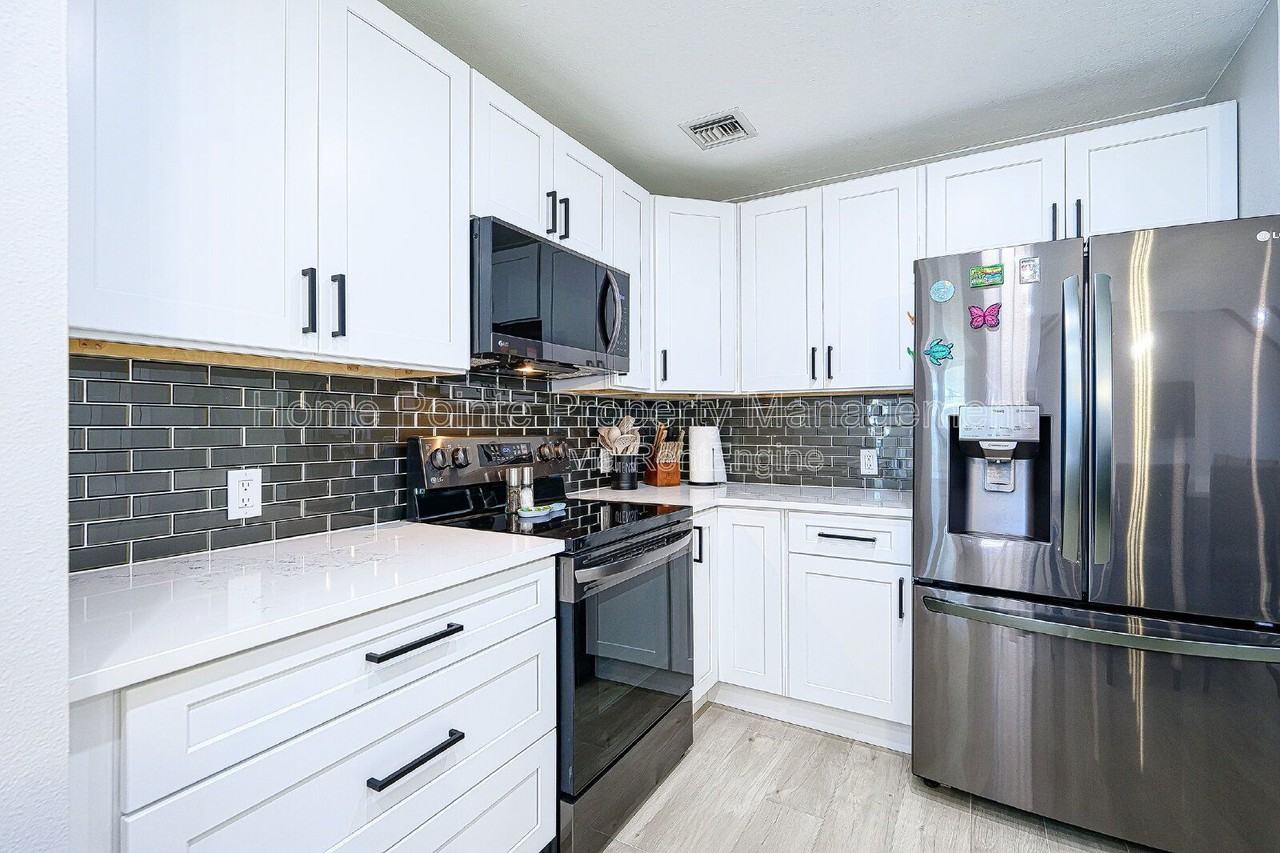 4715 Swordfish St - Photo 6 of 33