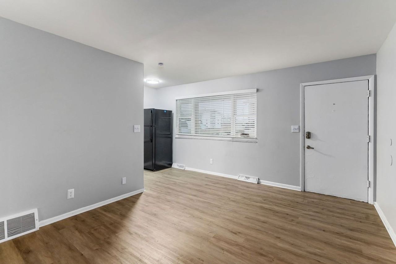 552 Riverview Dr #F - Photo 4 of 15