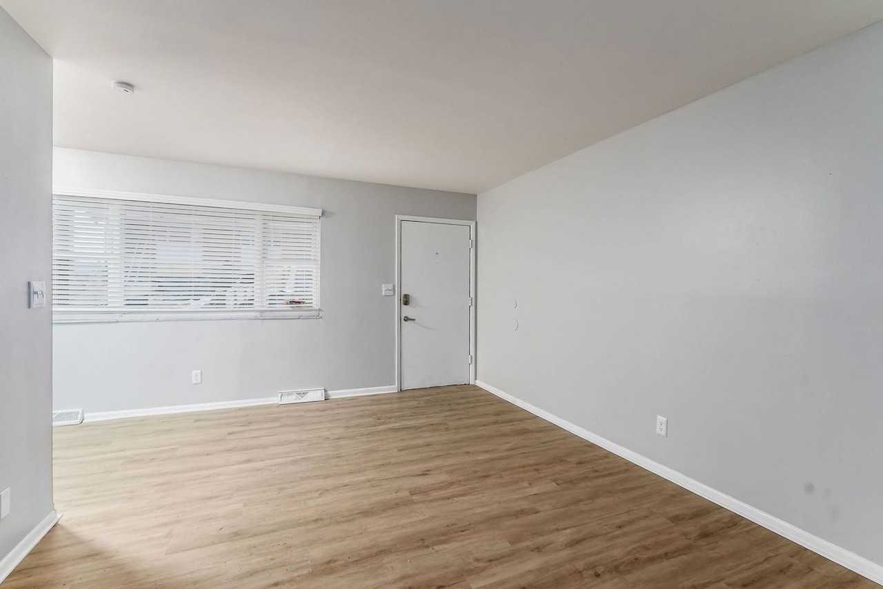 552 Riverview Dr #F - Photo 5 of 15