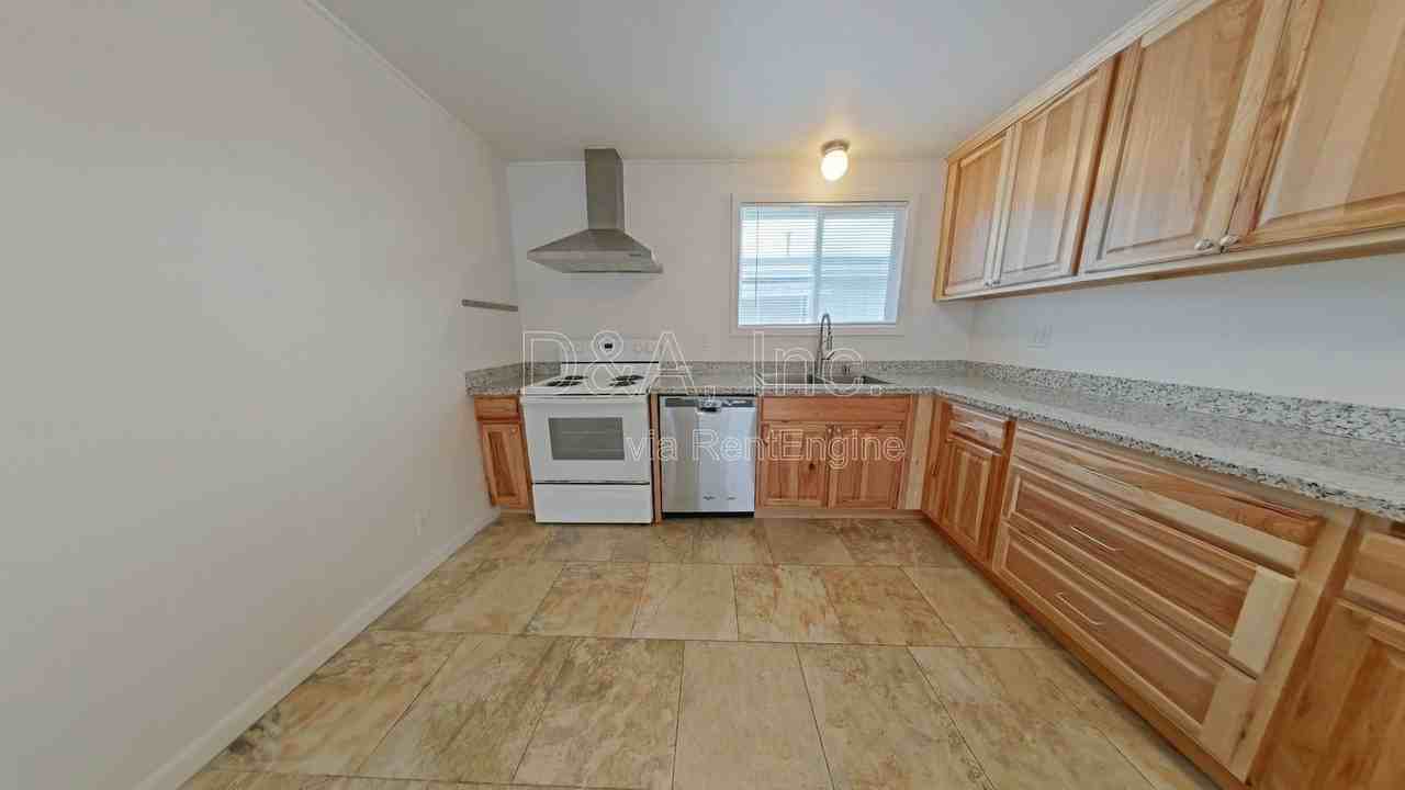 928 Nw Sequoia Ave - Photo 3 of 7