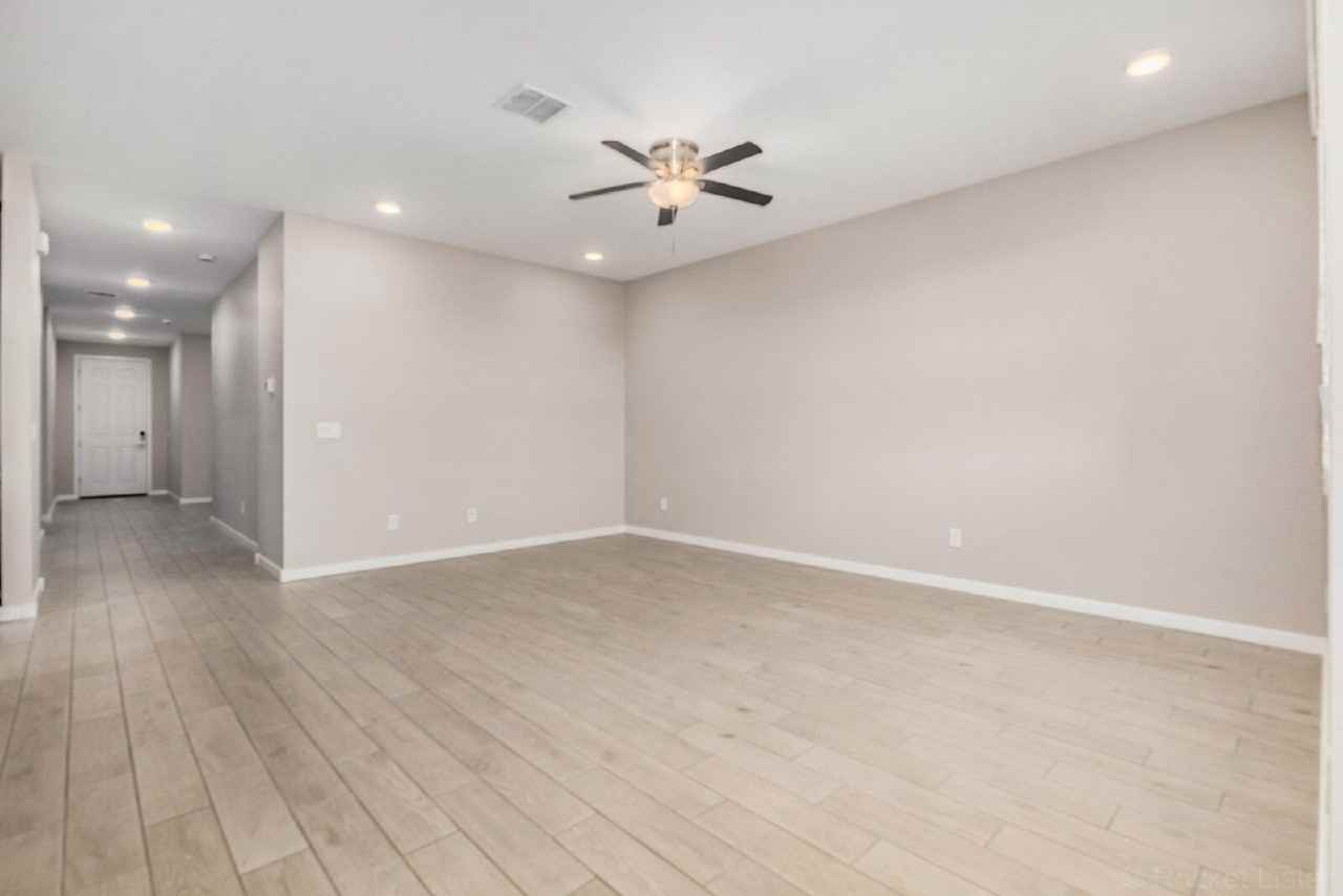 19981 W Badgett Ln - Photo 6 of 29