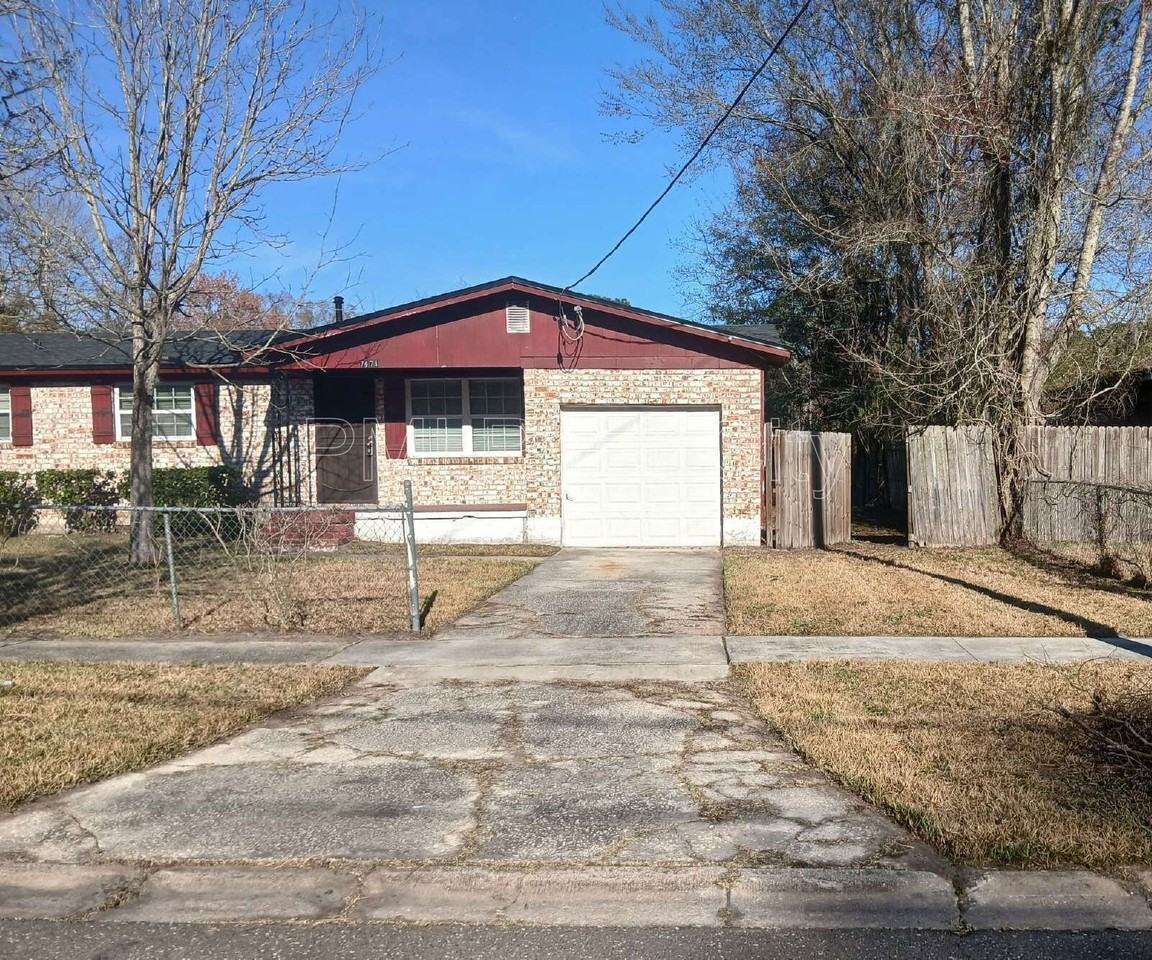 7471 John F Kennedy Dr W - Photo 2 of 24