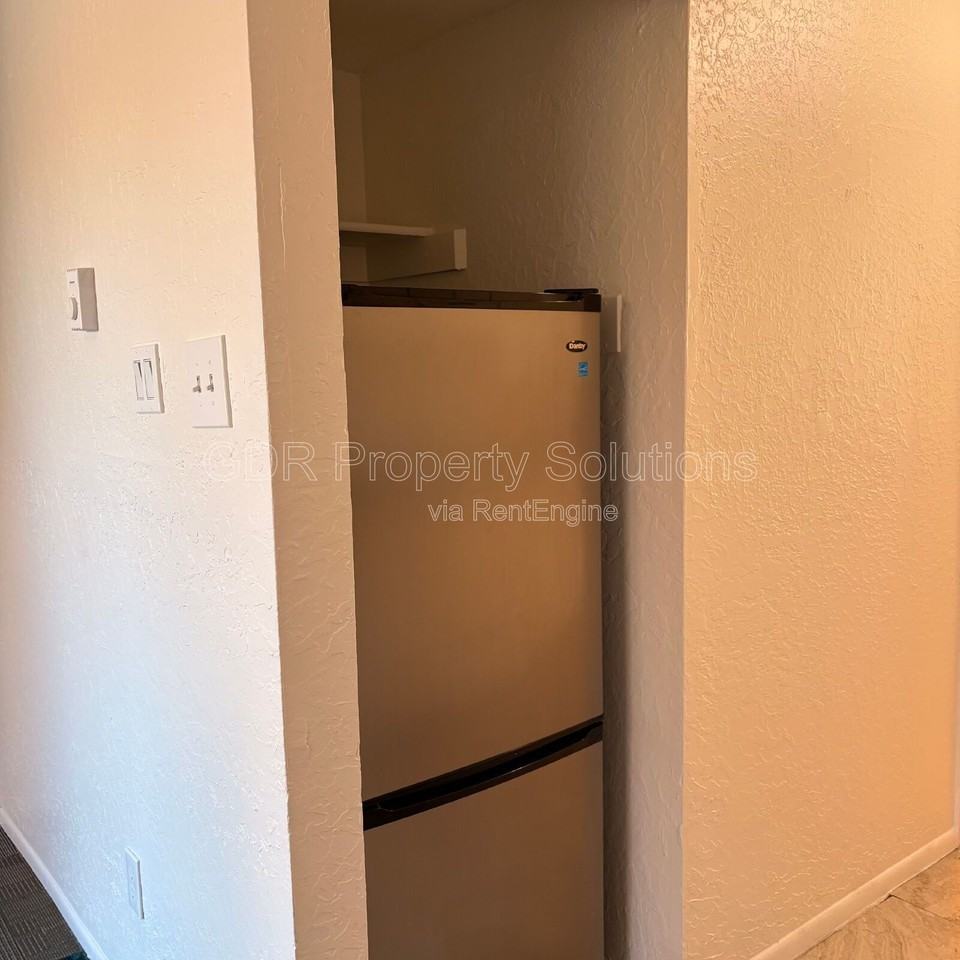 1100 Coal Ave Sw #3 - Photo 3 of 12