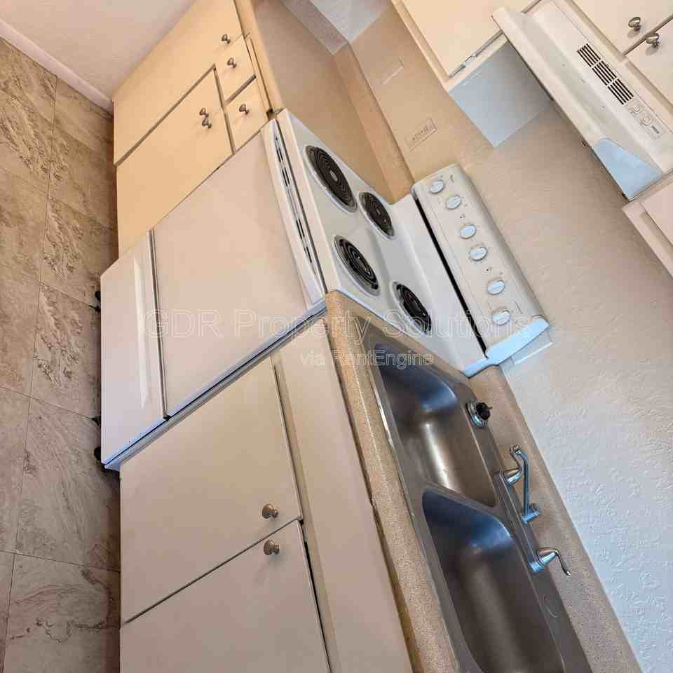 1100 Coal Ave Sw #3 - Photo 5 of 12