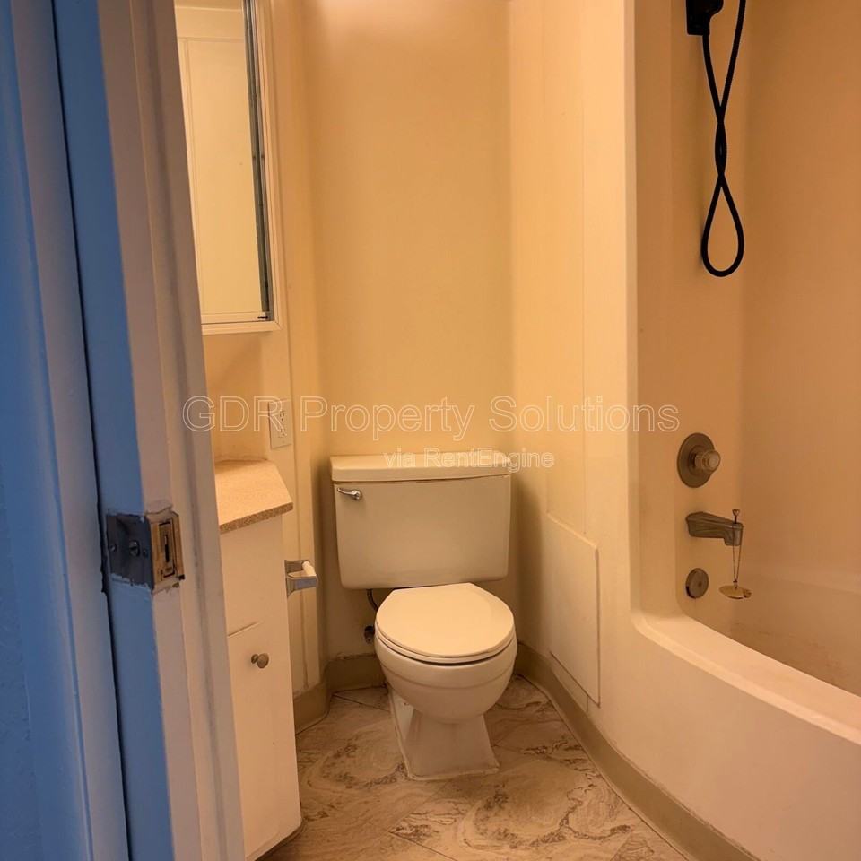 1100 Coal Ave Sw #3 - Photo 6 of 12