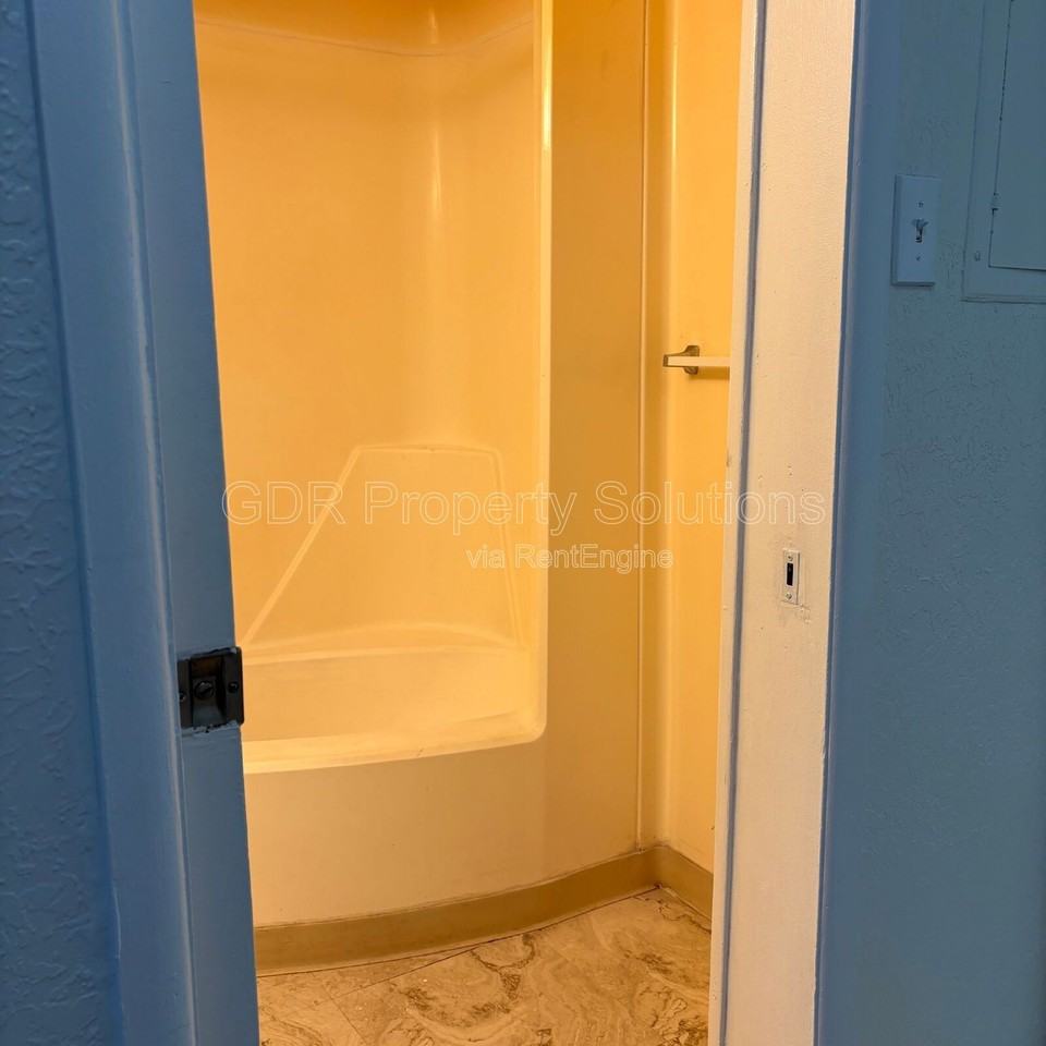 1100 Coal Ave Sw #7 - Photo 5 of 13