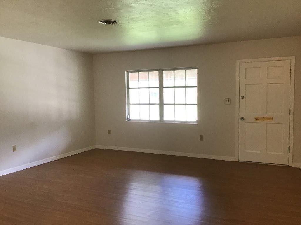 717 Denton Rd - Photo 3 of 20