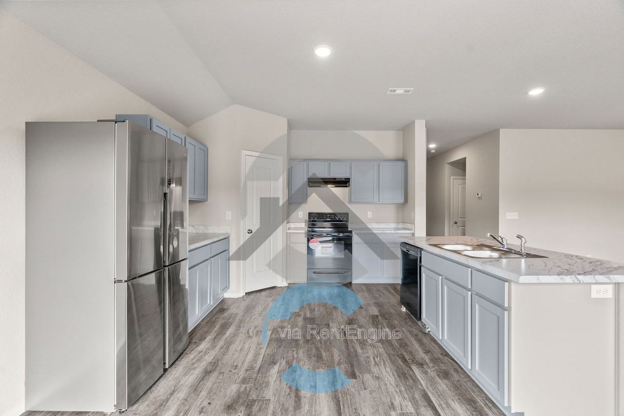 1295 Cowbell St - Photo 4 of 11