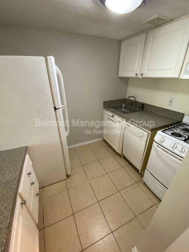 126 Blue Point Way - Photo 3 of 9