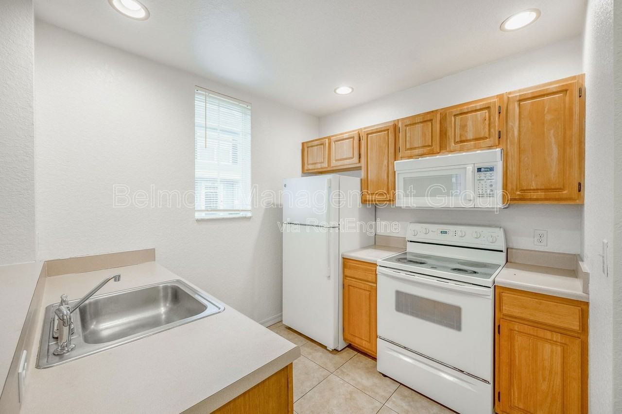 4021 Venetian Bay Dr #102 - Photo 4 of 17