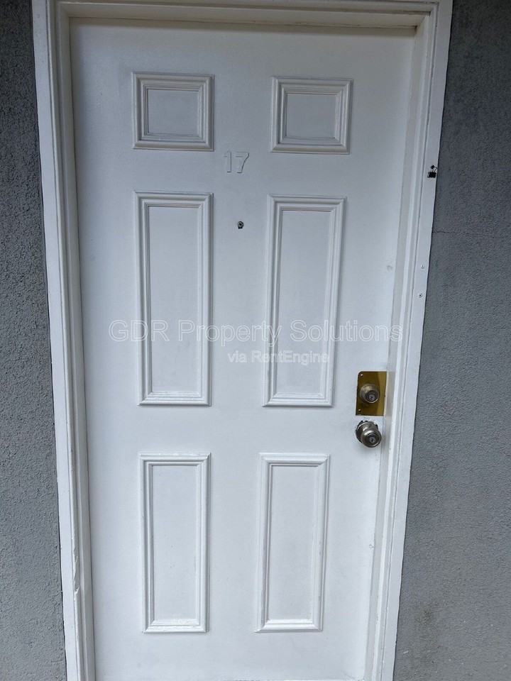 401 14th St Nw #17 - Photo 4 of 18