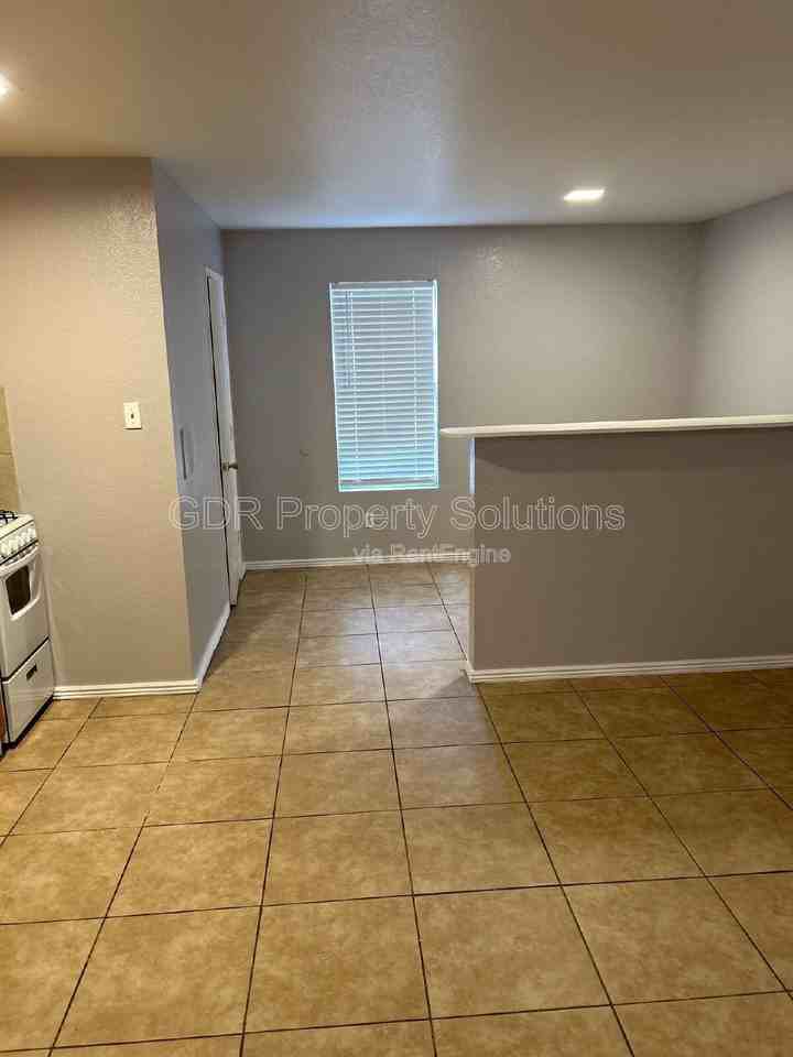 401 14th St Nw #17 - Photo 5 of 18