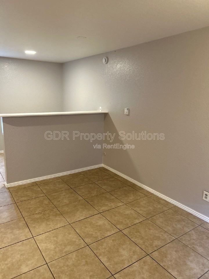 401 14th St Nw #17 - Photo 6 of 18