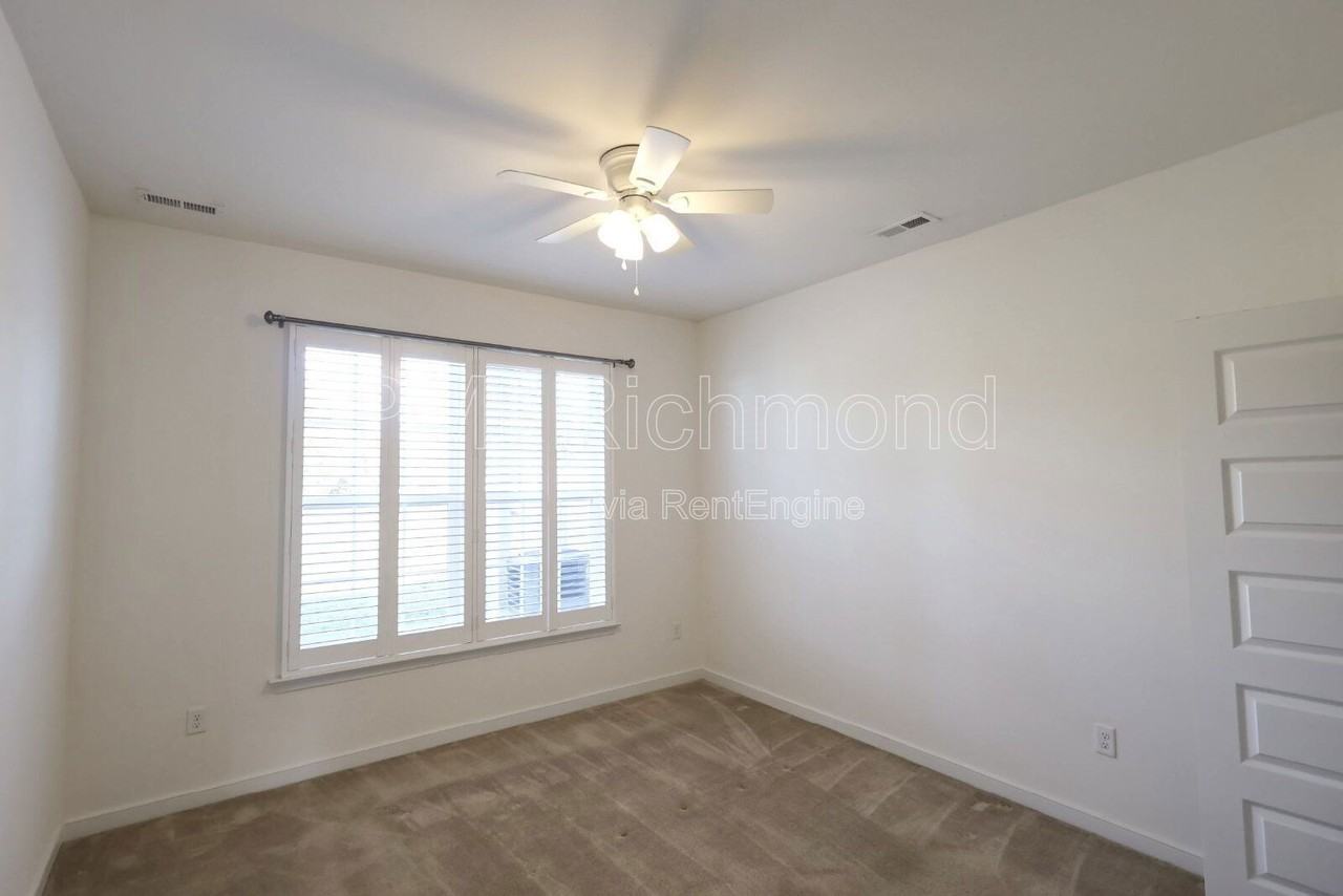 12005 Rubystone Dr - Photo 4 of 37