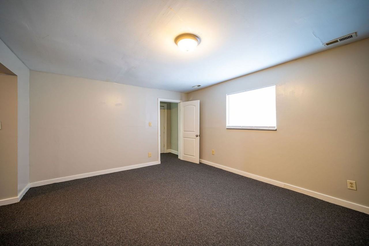 1298 N 5th St - Photo 5 of 11