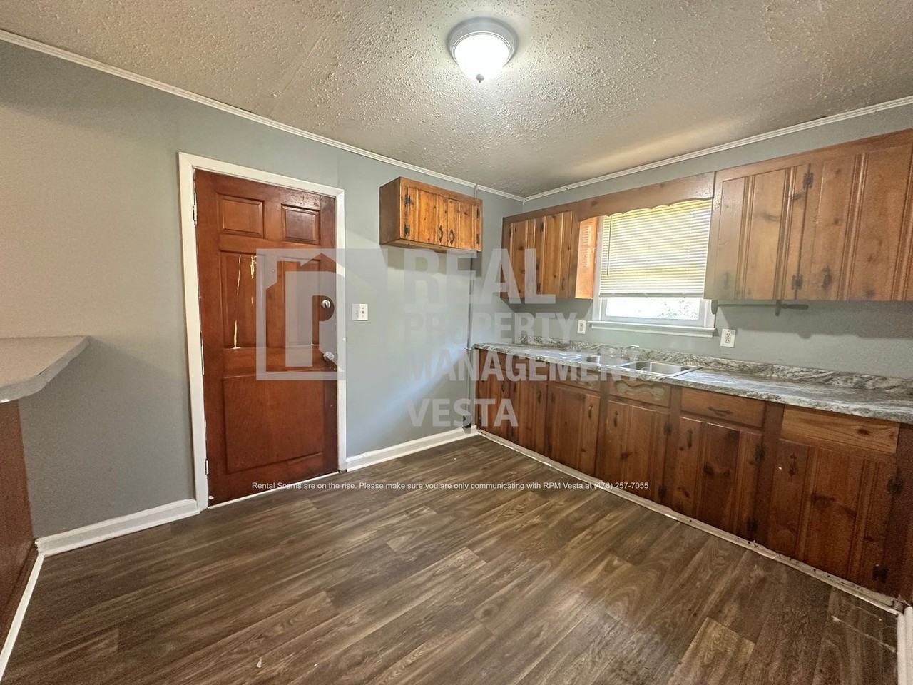 2775 Reynolds Dr - Photo 4 of 15