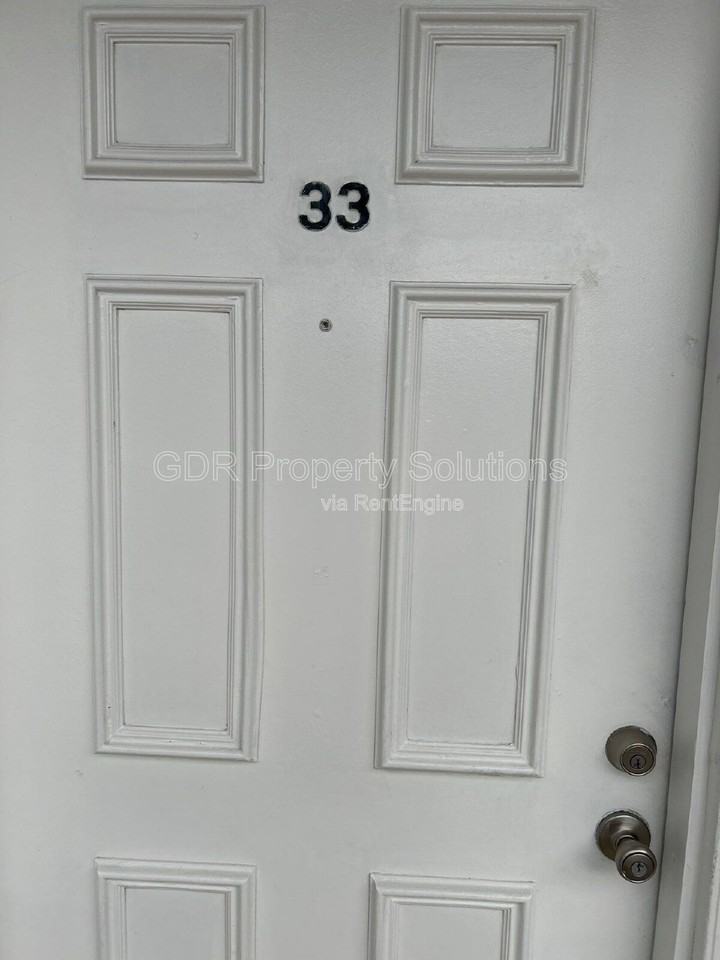 401 14th St Nw #33 - Photo 4 of 19