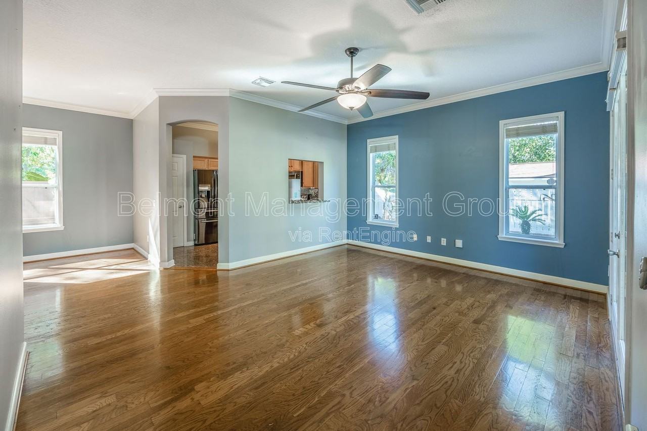 808 N Shine Ave - Photo 4 of 22