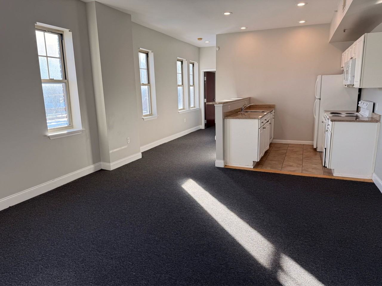 210 Farmington Ave #405