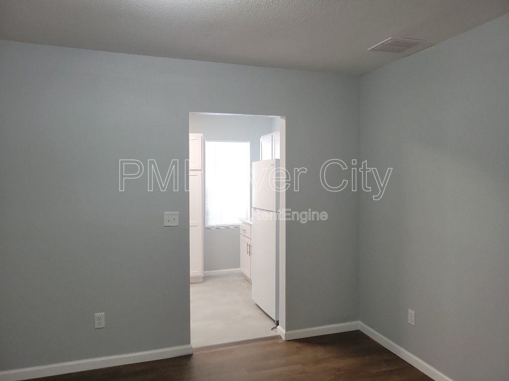 1356 River Hills Cir E - Photo 4 of 24