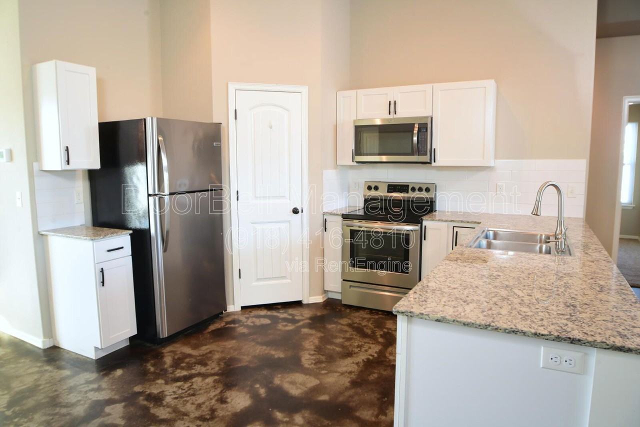 14974 S 305th East Ave #B - Photo 5 of 19