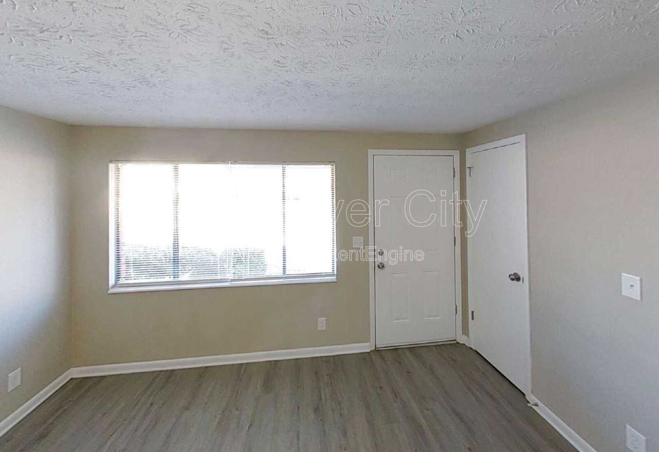 1214 Santiago Dr - Photo 3 of 12